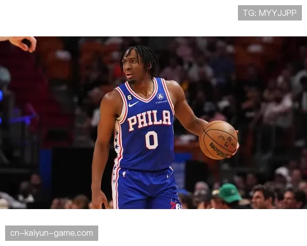 泰雷西·马克西突破制造错位助76人提升关键时刻得分效率