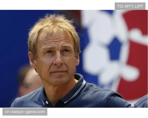 中场推进结构偏置：克林斯曼分散策应下的角色负担分析